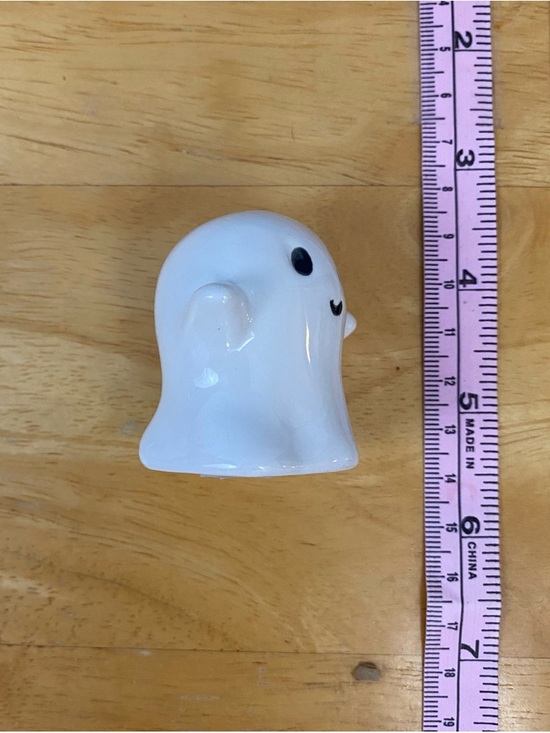 White Ghost Ceramic Salt and Pepper Shaker Set - Picture 5 of 7